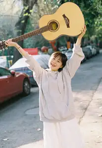 Discover Xin Yue's Captivating Youthful Charm with Guitar in the YiTuYu Vol.8587 Collection.-6