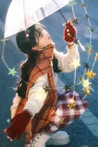 YiTuYu Vol.8588: Discover the Romantic Charm of a Festive Girl with Gifts-15