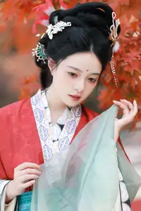 YiTuYu Vol.8605: Sui Sui Ru Yi – Classical Charm Amidst Autumn Hues-16