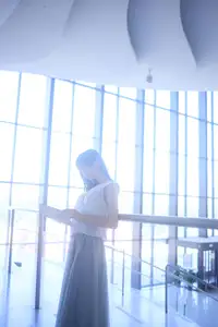 Shika Xiaolulu: Elegant Beauty in a Modern Library, A Captivating Serene View-0