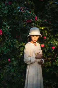 Zhong Ting Er's Serene Reading in Nature - YiTuYu Vol 8584 Art Language Collection-3