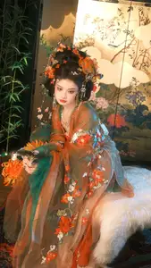 Lin Yi Lan: Captivating Classical Beauty in YiTuYu Vol.8585 Artistic Collection-12