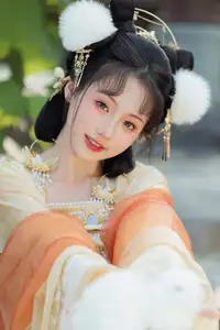 Enchanting Hanfu Elegance: Yi Zhi Nian Gao Jing shines in the artistic YiTuYu Vol.8661 photoshoot-12