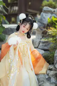 Enchanting Hanfu Elegance: Yi Zhi Nian Gao Jing shines in the artistic YiTuYu Vol.8661 photoshoot-2