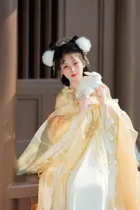 Enchanting Hanfu Elegance: Yi Zhi Nian Gao Jing shines in the artistic YiTuYu Vol.8661 photoshoot-5