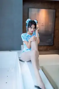 XiuRen Shi An An Alluring in Unique Blue Porcelain Cheongsam - 0017-7430948285-16