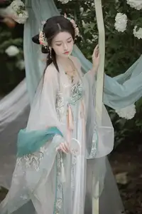 Ethereal Hanfu Beauty: Bao Zou Qi Qi in YiTuYu Vol.8607 Art Collection-1