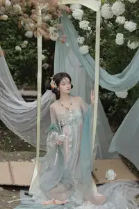 Ethereal Hanfu Beauty: Bao Zou Qi Qi in YiTuYu Vol.8607 Art Collection-8