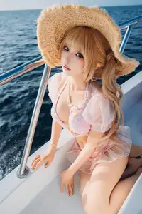 Coser Chunmomo's Enchanting Sunset Yacht Photoshoot - Part02-7
