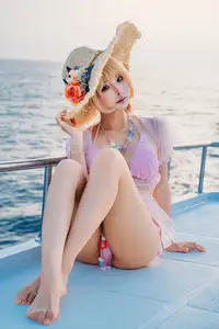 Coser Chunmomo's Enchanting Sunset Yacht Photoshoot - Part02-17