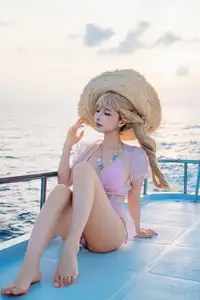 Coser Chunmomo's Enchanting Sunset Yacht Photoshoot - Part02-42