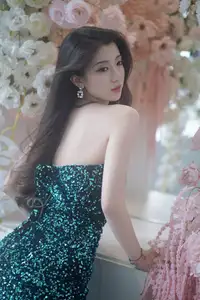 Dva Shines in Sparkling Emerald Dress: Captivating Fashion Portrait - YiTuYu Vol.8640-14