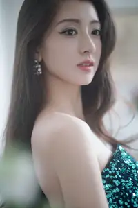 Dva Shines in Sparkling Emerald Dress: Captivating Fashion Portrait - YiTuYu Vol.8640-28