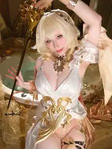 Experience Hane Ame's Aglaia from Honkai Star Rail: A Mesmerizing Cosplay Masterpiece!-9