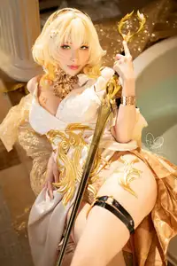 Experience Hane Ame's Aglaia from Honkai Star Rail: A Mesmerizing Cosplay Masterpiece!-1