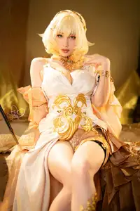 Experience Hane Ame's Aglaia from Honkai Star Rail: A Mesmerizing Cosplay Masterpiece!-8