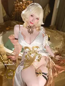 Experience Hane Ame's Aglaia from Honkai Star Rail: A Mesmerizing Cosplay Masterpiece!-5