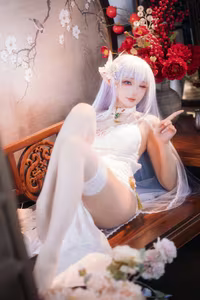 Coser Guaxi Jiang Transforms into Ethereal Albion Qipao Fairy - Captivating Fantasy Cosplay Beauty-14