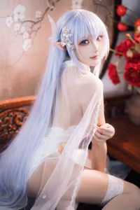 Coser Guaxi Jiang Transforms into Ethereal Albion Qipao Fairy - Captivating Fantasy Cosplay Beauty-3