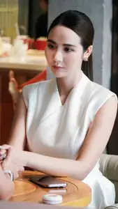 Phan Minh Huyen: Elegant Fashion Highlighting Radiant Beauty-6
