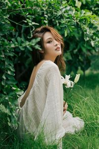 Muse in the Green: Captivating Artistic Portrait of Natural Beauty 1000019760-4