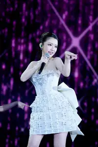 View Bich Phuong Bling Bling: Fairytale Muse Beauty, Dazzling Event Style-3