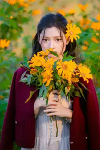 Discover Endless Beauty: Magical Sunrise over a Serene Lake Amidst Majestic Mountains – An Ideal Retreat for the Soul-1