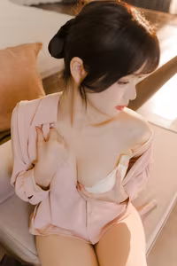 Coser Xueqing Astra: Elegant Allure of "肉丝通勤OL" – Office Lady in Nude Pantyhose-1