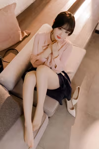 Coser Xueqing Astra: Elegant Allure of "肉丝通勤OL" – Office Lady in Nude Pantyhose-15