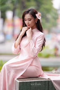 VGU No.47: Discover the Beauty of Vietnamese Ao Dai: The Elegant Charm of Vietnamese Women.-0