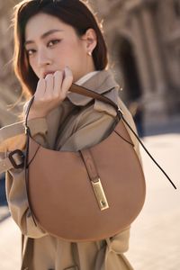 Elegant Paris Style: Woman in Trench Coat at the Louvre-4