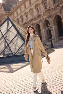 Elegant Paris Style: Woman in Trench Coat at the Louvre-1