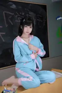Coser Bu Dai Mao: Tu You Jiao Shi Shi Xi Sheng - Explore Her Playful & Alluring Classroom Persona.-3