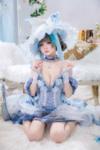 Coser Jiu Qi Miao - Cheshire Ice/Snow: Enchanting Frozen Beauty in Ethereal Blue Cosplay-25