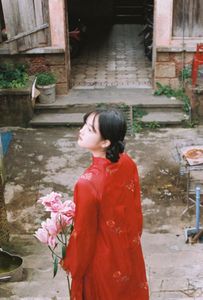 Vintage Ao Dai Beauty: Elegant Vietnamese Woman with Flowers in a Nostalgic Setting-6