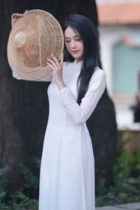Elegant Vietnamese Girl in Traditional White Ao Dai - Timeless Beauty-18