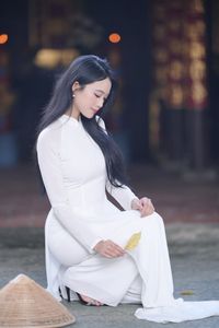 Elegant Vietnamese Girl in Traditional White Ao Dai - Timeless Beauty-16