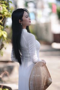 Elegant Vietnamese Girl in Traditional White Ao Dai - Timeless Beauty-12