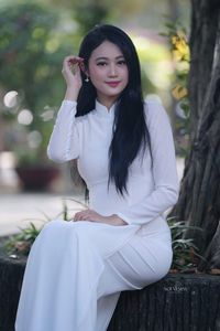 Elegant Vietnamese Girl in Traditional White Ao Dai - Timeless Beauty-3