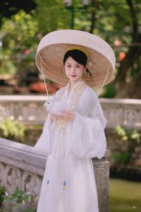 The Elegant Beauty of Vietnamese Women in Traditional Attire, A Symbol of Enduring Culture-1