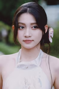 VGU No.35: Serene Beauty of a Young Woman with a Dreamy Bouquet-2