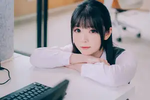 Coser Shimo: Discover Shimo's Secret Office Part02 – Innocent Charm in the Workplace-0