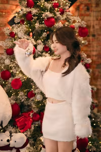 XVG No.39: Cozy Christmas Girl: Discovering Festive Beauty and Sweet Surprises.-8