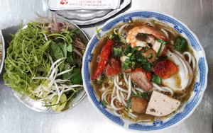 Explore Vietnam's Authentic Mekong Delta Noodle Soup an Unforgettable Culinary Experience-4