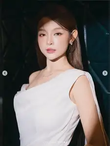 Huyen Baby flaunts 'jade goddess' figure radiant on luxurious getaway-6