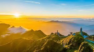 Fansipan Cloud Hunting Experience Breathtaking Sky Earth Harmony from Indochinas Rooftop-7