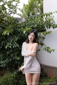 Tang An Qi: Serene Beauty Amidst Nature in XiuRen Photo Set No.10662-24