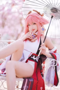 Coser Guaxi Jiang Transforms into Yae Miko Genshin Impact: Enchanting Beauty Amidst Sakura-8