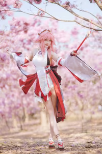 Coser Guaxi Jiang Transforms into Yae Miko Genshin Impact: Enchanting Beauty Amidst Sakura-13