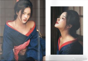 Alluring Japanese Woman in Kimono: Traditional Beauty & Captivating Gaze-10
